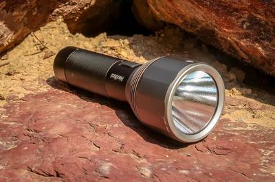 夜行神器登場 小米2000流明強(qiáng)光手電筒，戶外愛好者的新寵